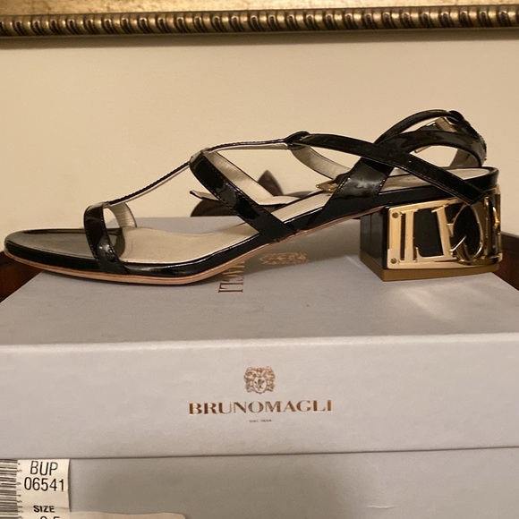 Designer beautiful Black Patent Leather sandals, Size 39.5. These are BNWT. - Picture 8 of 13